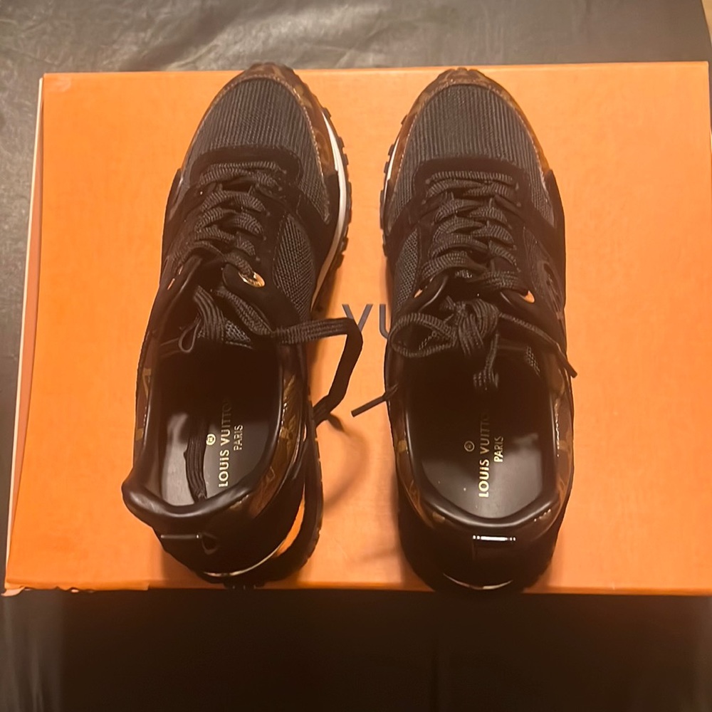 LOUIS VUITTON Run Away Sneaker